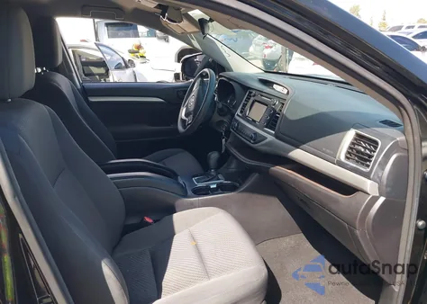 2017 Toyota Highlander Le z USA, uszkodzony, nr VIN 5TDZARFH8HS030071